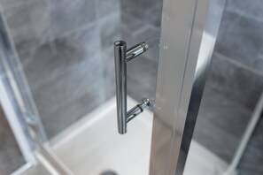 Apartment, Private Bathroom, City View (KVM - Kensington Apartmen) | Bathroom - KVM - Kensington Apartment (Peterborough)