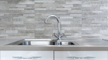 Apartment, Private Bathroom, City View (KVM - Kensington Apartmen) | Private kitchen