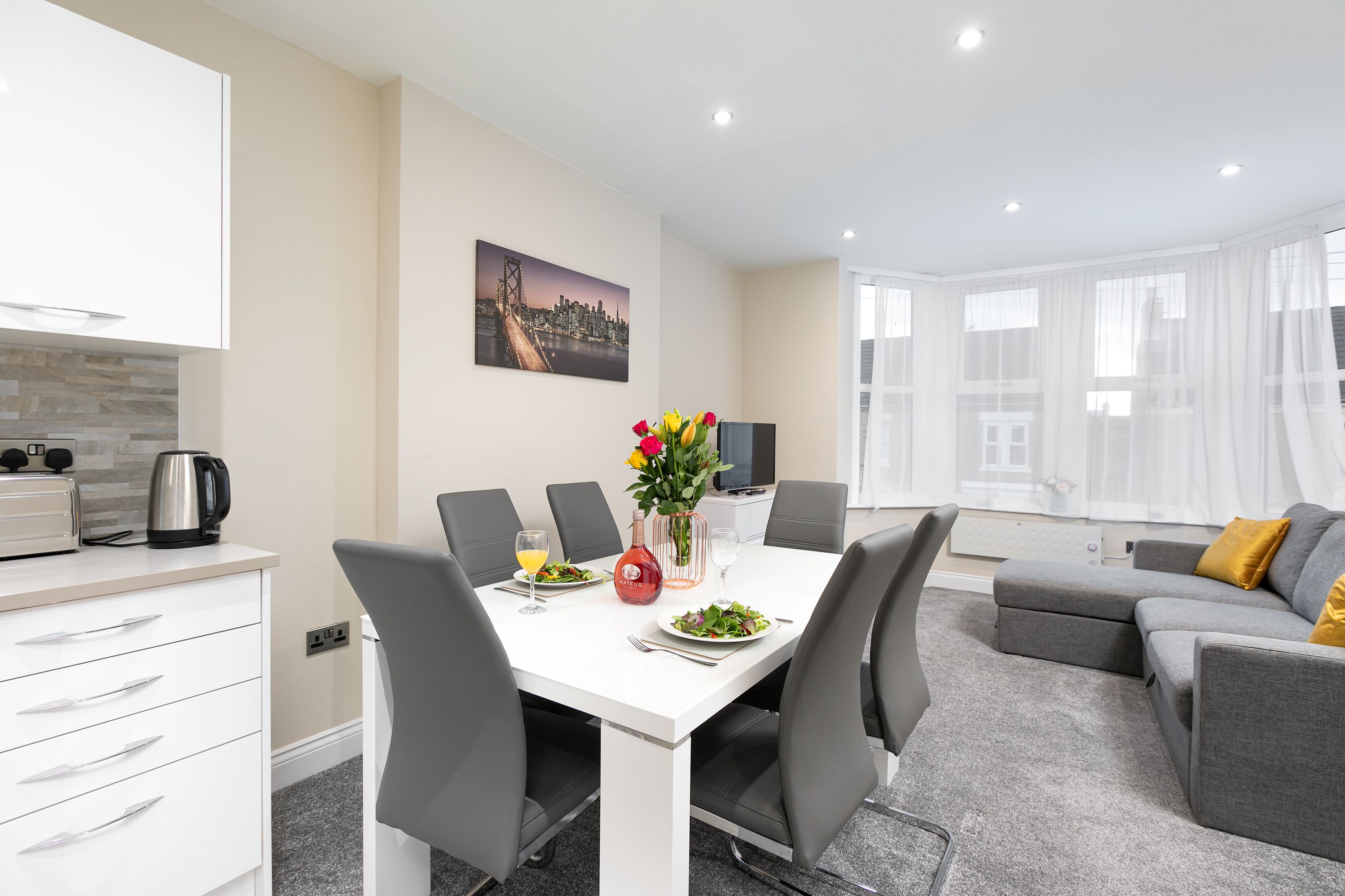 Apartment, Private Bathroom, City View (KVM - Kensington Apartmen) | Dining
