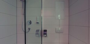 Dusche im Bad