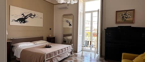 Comfort Double Room, 1 Queen Bed, Ensuite, City View | Hypo-allergenic bedding, free WiFi, bed sheets