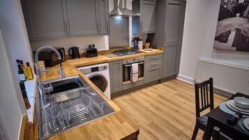 Rumah Mewah | Dapur pribadi | Lemari es besar, microwave, oven, dan kompor