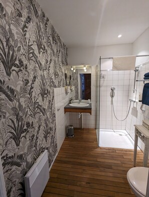 Hair dryer, towels