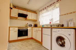 基本單棟房屋 | 私人廚房 | 大型雪櫃/冰箱、微波爐、焗爐、廚房用具/餐具/器皿