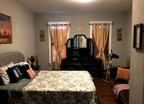 2 bedrooms, iron/ironing board, WiFi, bed sheets