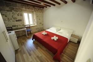 1 dormitorio, escritorio, sistema de insonorización y wifi gratis