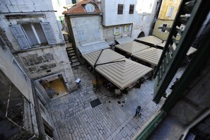 Property grounds - Fancy room "Top center" (Split)