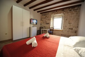 1 dormitorio, escritorio, sistema de insonorización y wifi gratis