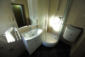 Towels, toilet paper - Fancy room "Top center" (Split)