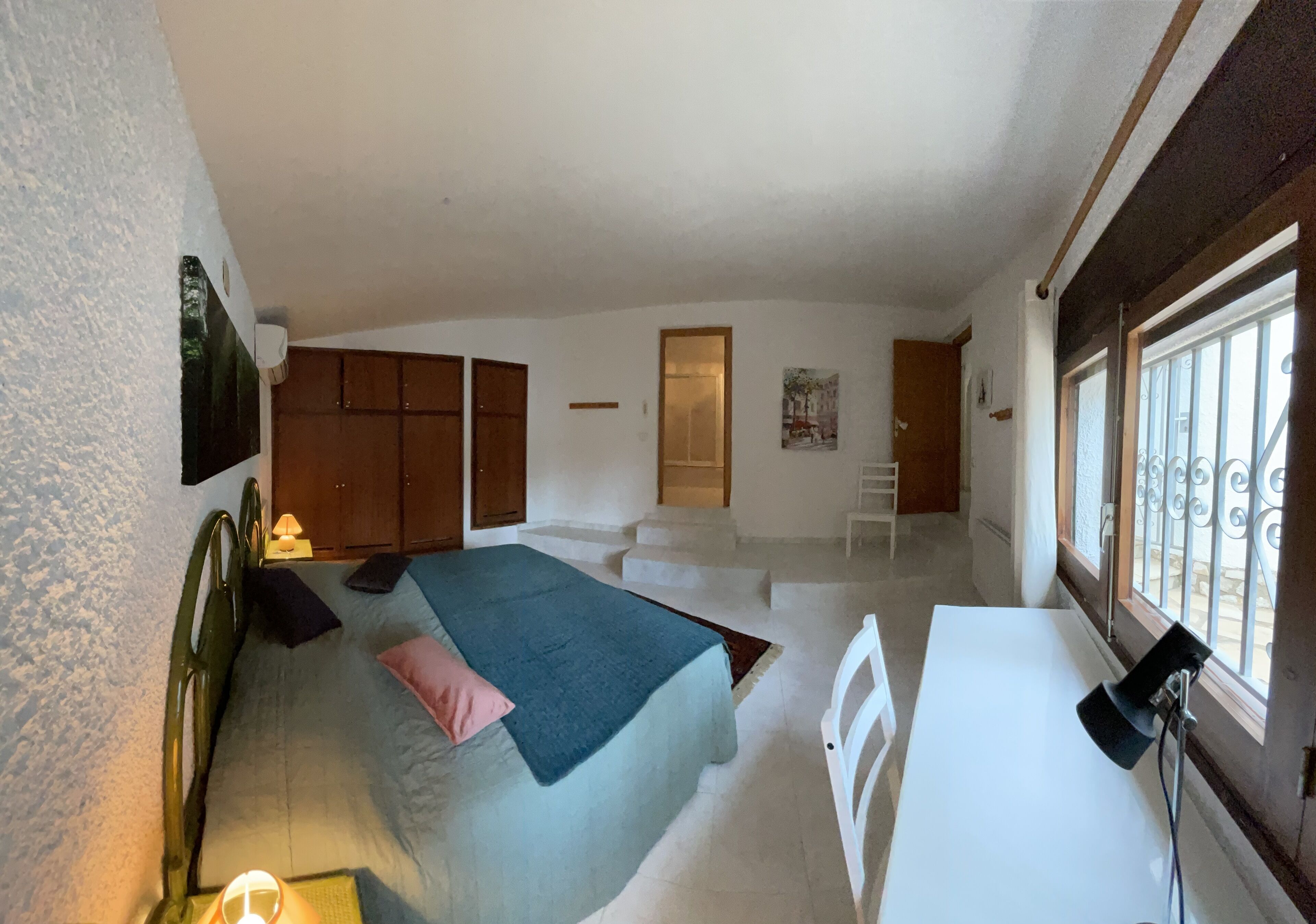 3 slaapkamers, een kluis op de kamer, een bureau