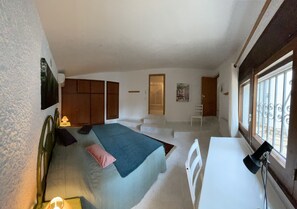 3 bedrooms, in-room safe, desk, iron/ironing board