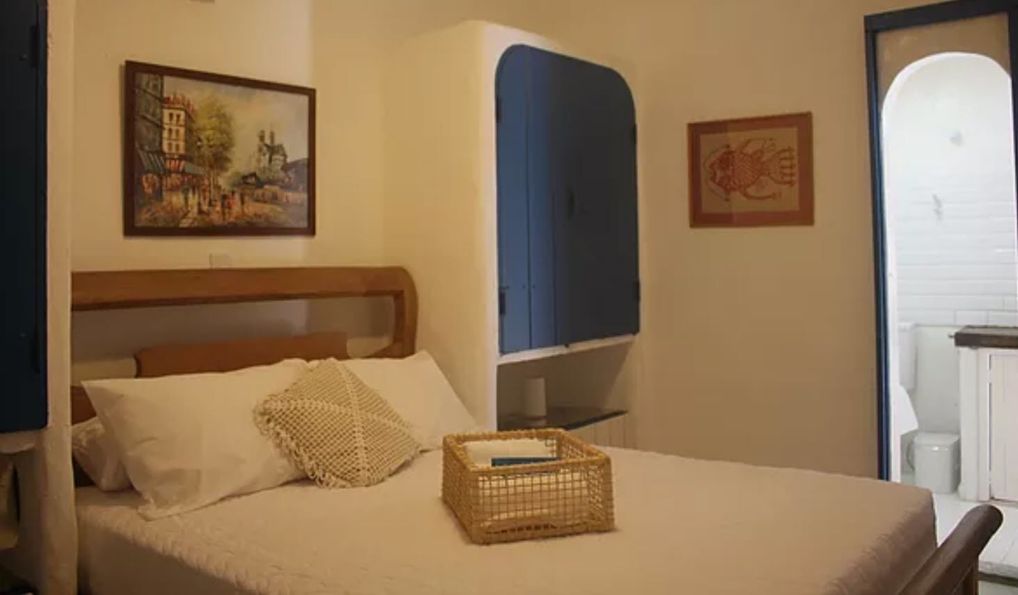Minibar, wifi gratis y ropa de cama 