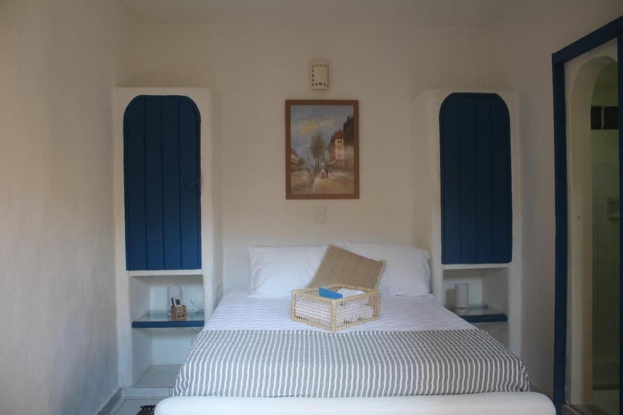 Minibar, free WiFi, bed sheets