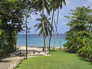 Sun-loungers, beach towels - Beachfront-Chandler's Coast-10mins Holetown-Two 4 BR suites. Private gated villa (Weston)