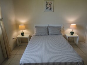 4 bedrooms, iron/ironing board, free WiFi, bed sheets - Beachfront-Chandler's Coast-10mins Holetown-Two 4 BR suites. Private gated villa (Weston)