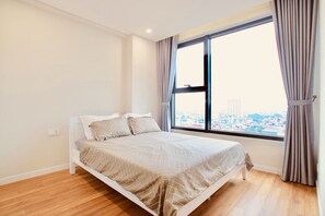 3 bedrooms, iron/ironing board, WiFi, bed sheets