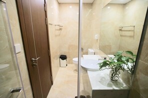 Haartrockner, Handtücher, Seife, Shampoo