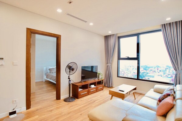 TV, books - Luxury Apartment✪3BR✪The Legend✪Hanoi✪12th Floor (Hanoi)
