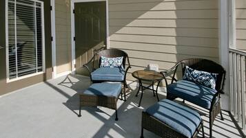 Condo (240-10 Woodlands Way (Crow Creek)) | Balcón