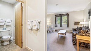 Combined shower/bathtub, hair dryer, towels - Cedarbrook Bedroom Suite/outside heated pool 119/121 (Killington)