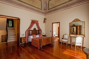 4 bedrooms, in-room safe, WiFi