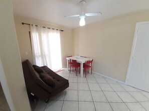 TV - 203, affordable 2-bedroom apartment very close to the beach. (Bombas)