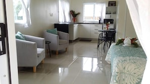 Interior - Raukura holiday homes 2 w/free unlimited wifi, a/c, easy beach access.  (Kauare Tapere)