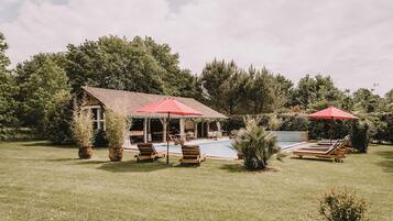 Family Suite | Outdoor pool | Seasonal outdoor pool