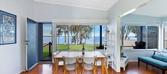 Lakes Edge Cottage Pet Friendly Waterfront Escape