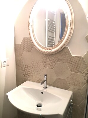 Duplex, 2 Bedrooms | Bathroom sink - Garibaldi 13 (Turin)