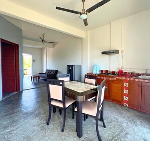 Apartment, 1 King-Bett | Esszimmer