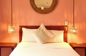 Habitación básica doble, 1 cama matrimonial | Wifi gratis y ropa de cama 