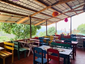Breakfast and lunch served - Cabañas Paseo de las Nubes (Antigua Guatemala)