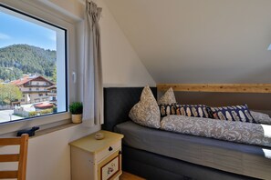 Lägenhet Comfort (Bergzauber incl. EUR 60 cleaning fee) | Individuell inredning, unika möbler, gratis wi-fi och sängkläder