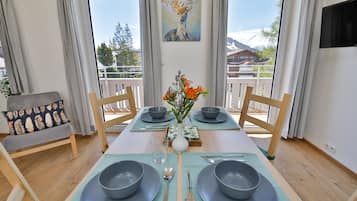 Appartamento Comfort, 2 camere da letto, balcone (Waldbewohner EUR 60 cleaning fee) | Pasti in camera