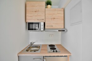 Comfort Apartment (Bergzauber incl. EUR 60 cleaning fee) | Private kitchen | Fridge, microwave, stovetop, cookware/dishes/utensils
