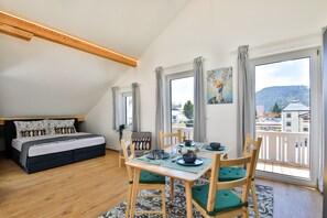 คอมฟอร์ทอพาร์ทเมนท์, 2 ห้องนอน, ระเบียง (Waldbewohner EUR 60 cleaning fee) | ห้องพักตกแต่งอย่างมีเอกลักษณ์, ตกแต่งพิเศษโดยเฉพาะ, Wi-Fi ฟรี