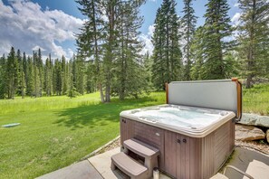 Bañera de hidromasaje al aire libre