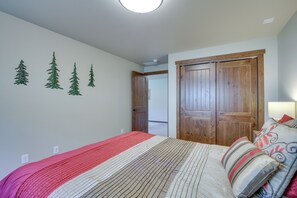5 dormitorios, tabla de planchar con plancha, Internet y ropa de cama