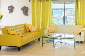 Smart TV, offices - One of the very few beach houses with a daily, rental license in the Keys. (Summerland Key)