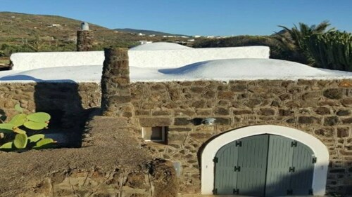 Sole. Stein Dammusi. Pantelleria Scauri Penna