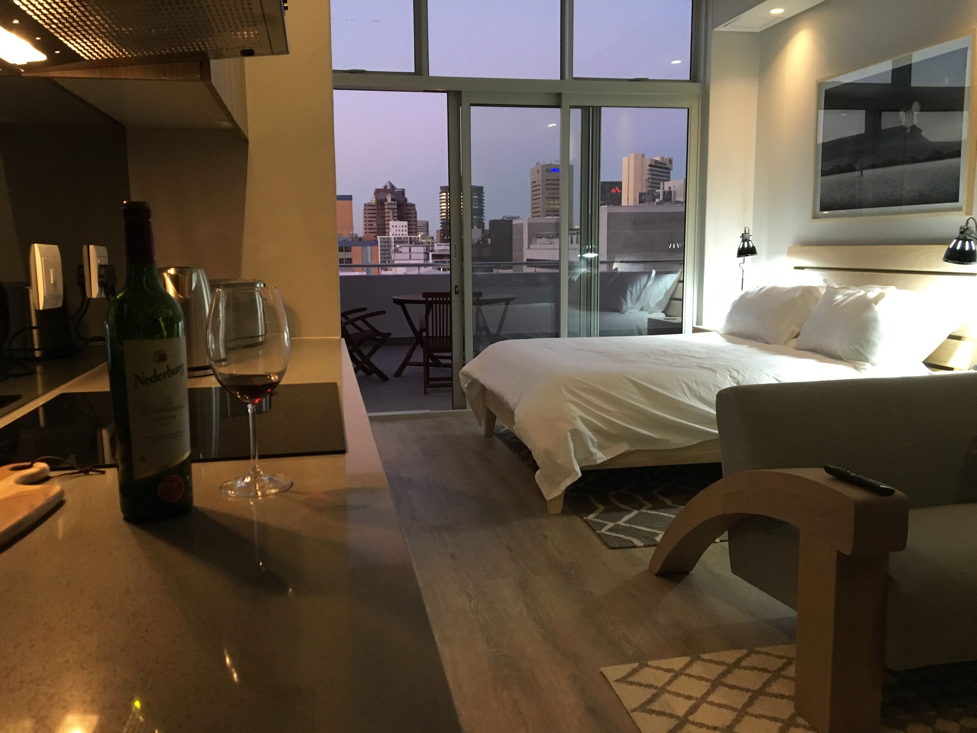 1 slaapkamer, een strijkplank/strijkijzer, gratis wifi, beddengoed