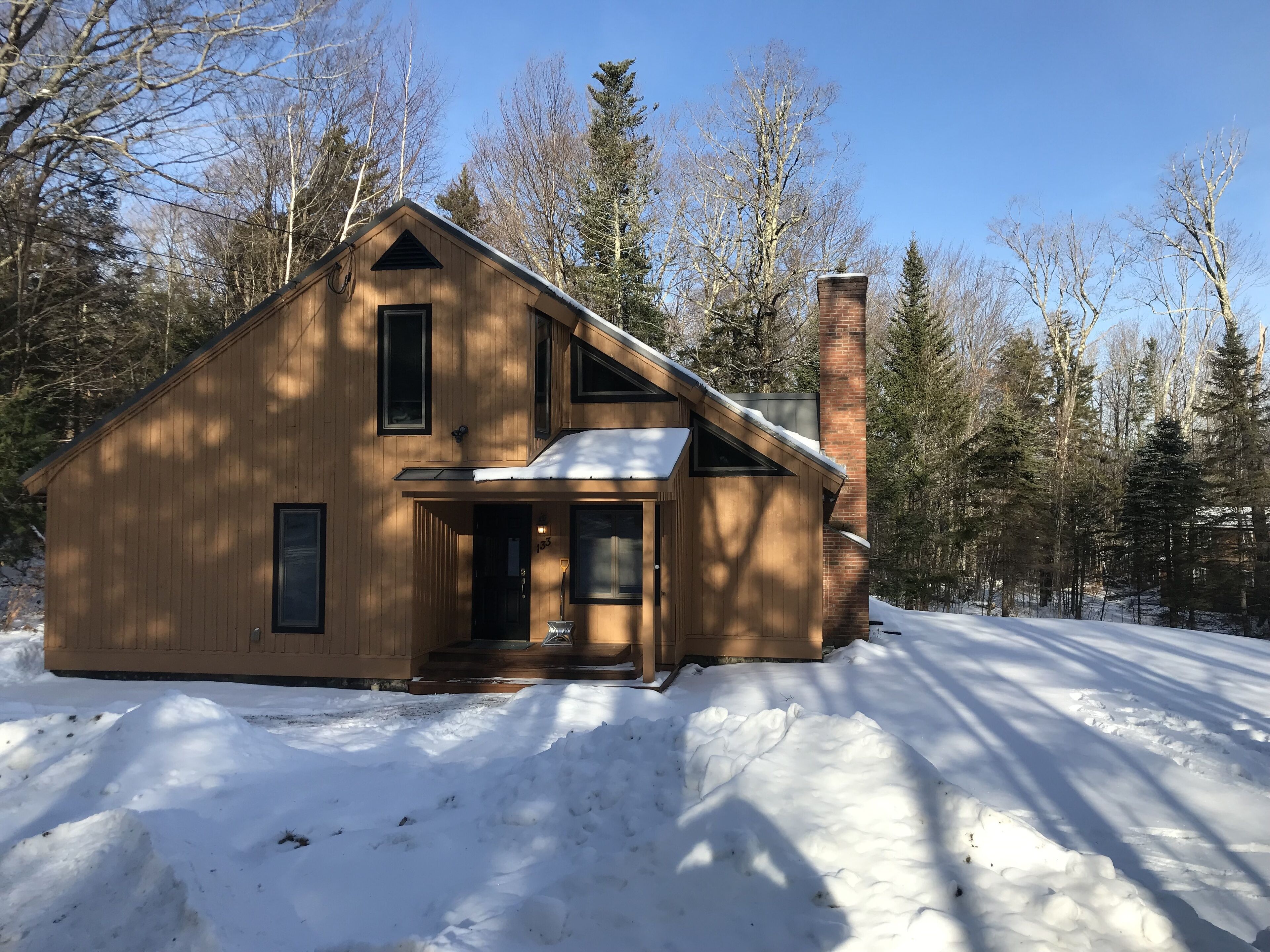 Stay in a cozy home close to everything, w/hot tub and PET FRIENDLY.