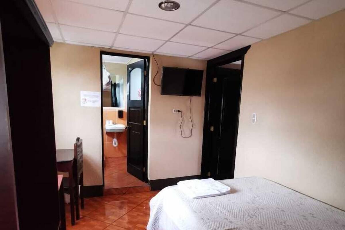 熨斗/熨板、免费 WiFi、床单