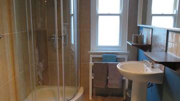 Apartment, 3 Bedrooms | Bathroom | Shower, hair dryer