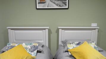 Apartment, 3 Bedrooms | Iron/ironing board, free WiFi