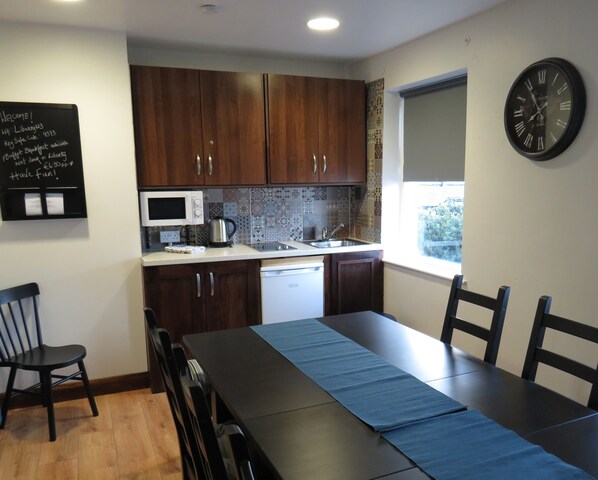 Departamento, 3 habitaciones | Cocina privada | Refrigerador, microondas, horno y parrilla de estufa