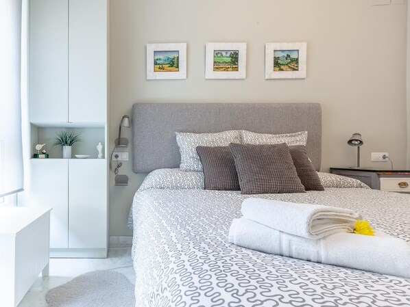 1 bedroom, iron/ironing board, internet, bed sheets