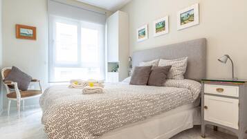 1 slaapkamer, een strijkplank/strijkijzer, internet, beddengoed