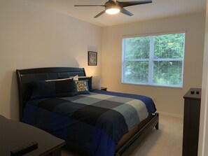 2 slaapkamers, een strijkplank/strijkijzer, gratis wifi, beddengoed